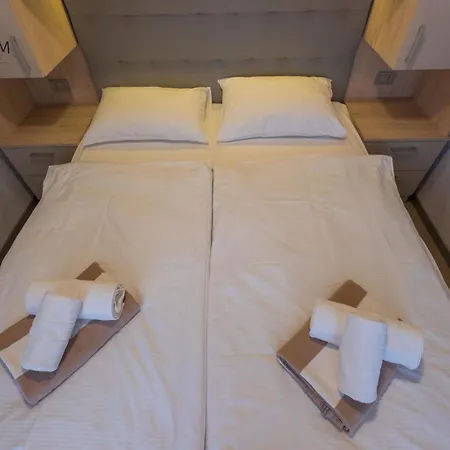 בית נופש Charming Two-bedroom Mobile Homes - Mobile With Sea View And Terrace