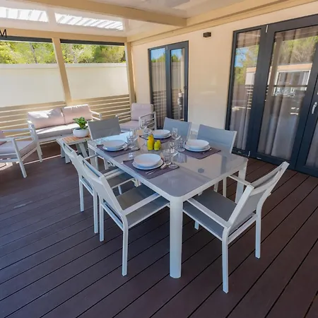 Charming Two-bedroom Mobile Homes - Mobile With Sea View And Terrace